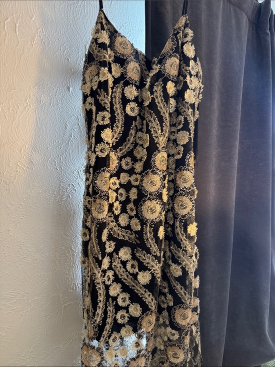 Dresses & Skirts - Bebe 3D appliqué dress NWT